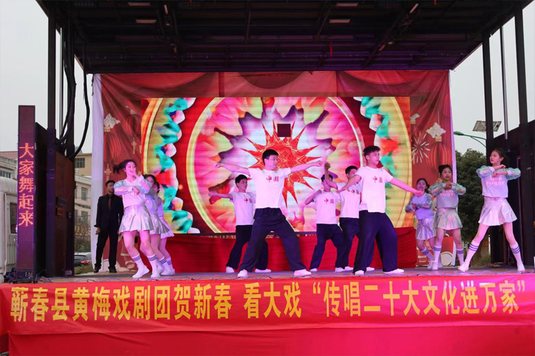 黄冈蕲春：文艺宣讲闹热乡村