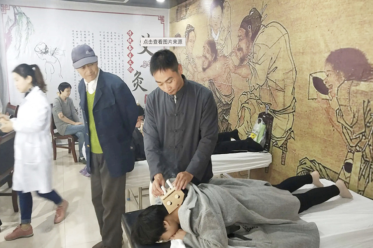 黄冈日报：&ldquo;蕲春艾灸师&rdquo;成为就业金名片