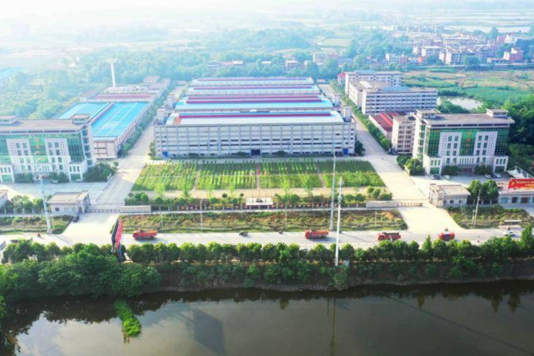 湖北蕲春：孺子牛鞋底排满地球20圈