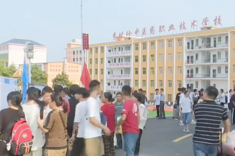 李时珍职校：职普融通 搭建学子多元成才立交桥